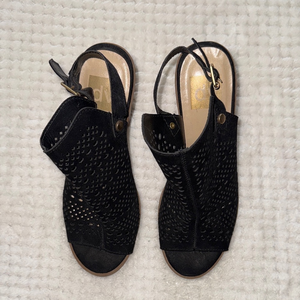 ✨🖤 Like New - DV Black Perforated Heeled Sandals – Women’s Size 6.5 - Picture 3 of 10